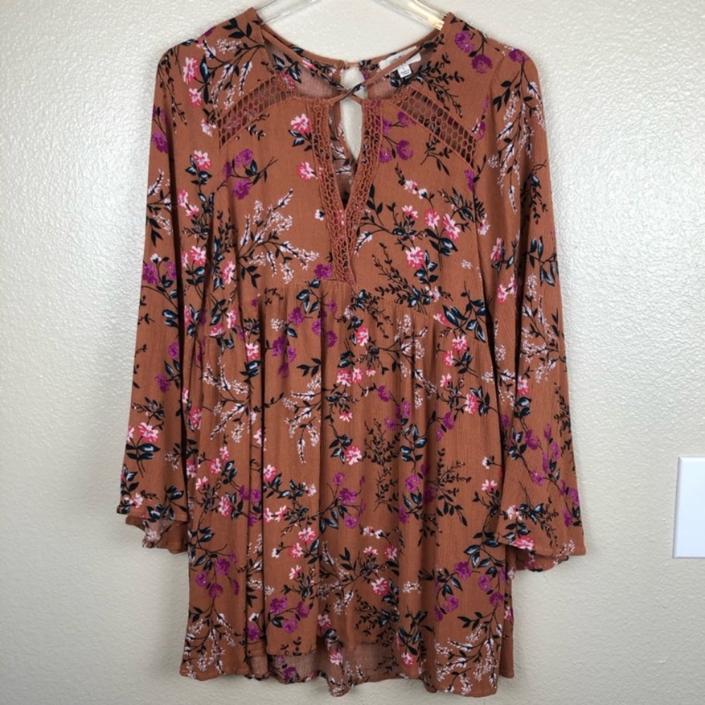 Umgee Floral Bell Sleeve Criss Cross Tunic L